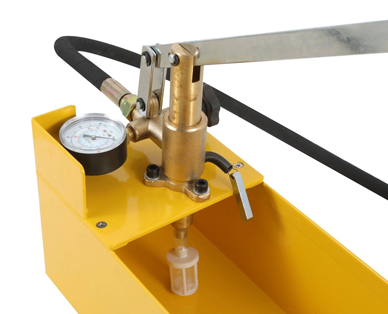 ¿Cómo operar una bomba de prueba de manera segura?